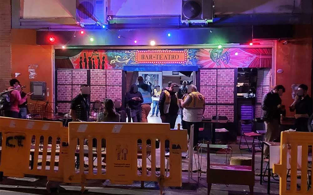 Desmontan espectáculo de tango en la calle en Almagro