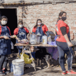 Faltan recursos en comedores y merenderos en la villa 21-24
