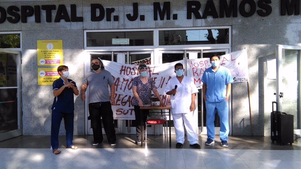 Radio abierta por la “saturación” del Ramos Mejía: terapia a tope, trabajadores exhaustos y largas colas por hisopados