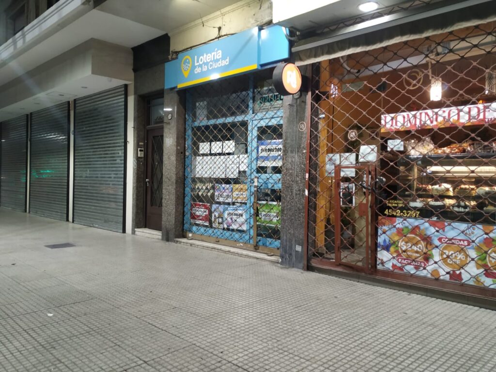 Anochece más temprano en Saavedra: las restricciones nocturnas cambiaron la rutina en el barrio