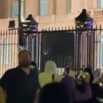 Al inicio de las restricciones, libertarios hicieron una “fiesta clandestina” frente a Casa Rosada