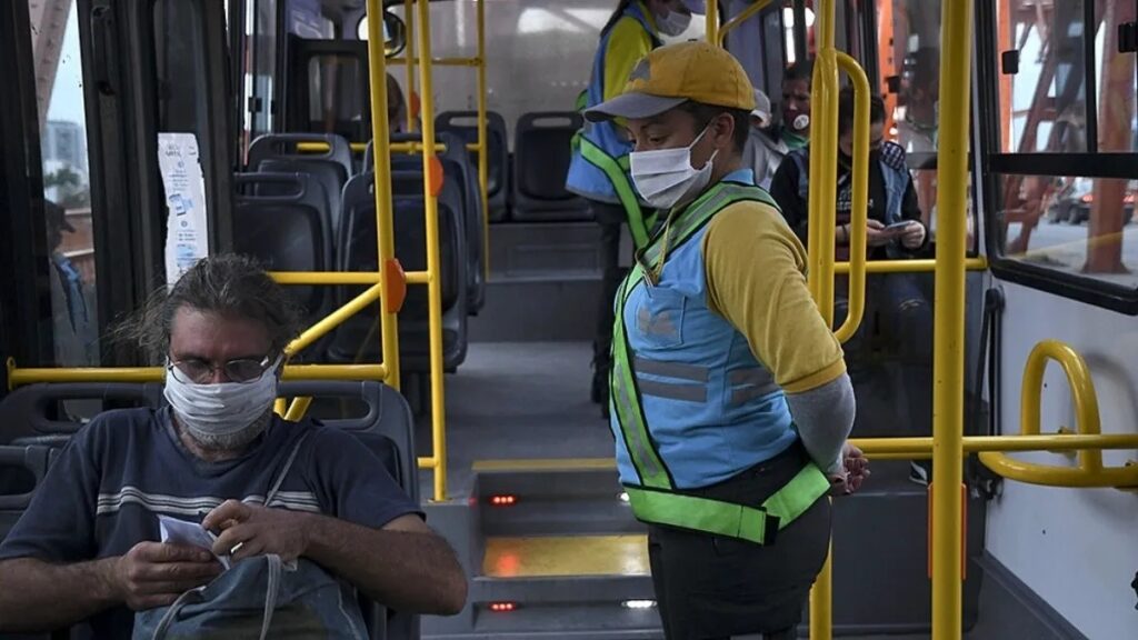 Cómo funcionarán el transporte público, el estacionamiento y las grúas durante estas tres semanas