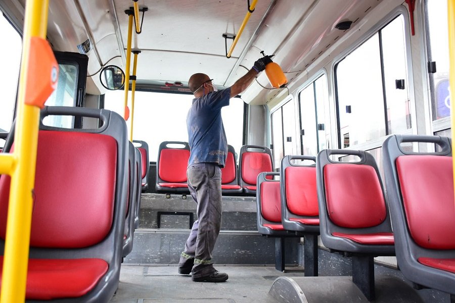 El transporte público vuelve a ser para esenciales: cuáles son las actividades permitidas