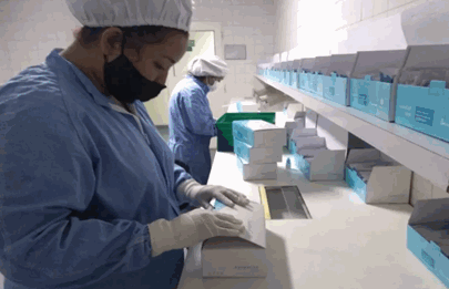 Farmacoop el laboratorio recuperado que fabrica test de anticuerpos en Villa Lugano