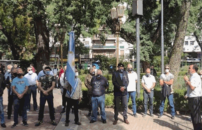Homenaje a caídos y veteranos de guerra de Malvinas en Plaza Flores