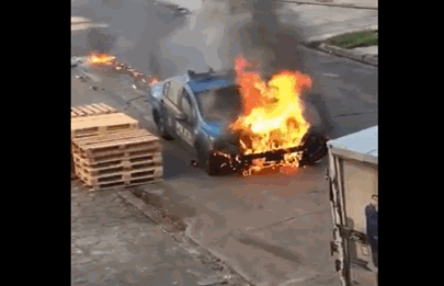 Un patrullero se incendió en movimiento en Villa Soldati