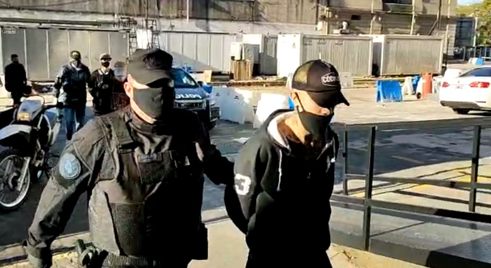 Tres jóvenes detenidos por pintar grafitis en la Estación Belgrano C de la Línea Mitre