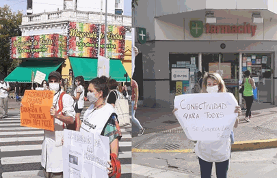 Mataderos: Semaforazo docente en la esquina de Alberdi y Larrazabal