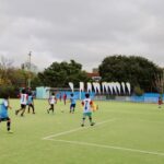 Hasta 10 personas practicando deportes colectivos al aire libre