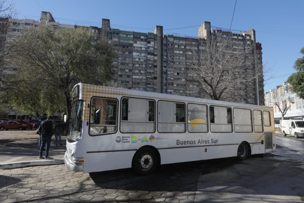 Ciudad suma un nuevo centro de testeo móvil para la Comuna 8 y uno fijo en San Cayetano