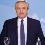 Alberto Fernández extendió las restricciones hasta el 21 de mayo y ordenó el cierre de escuelas