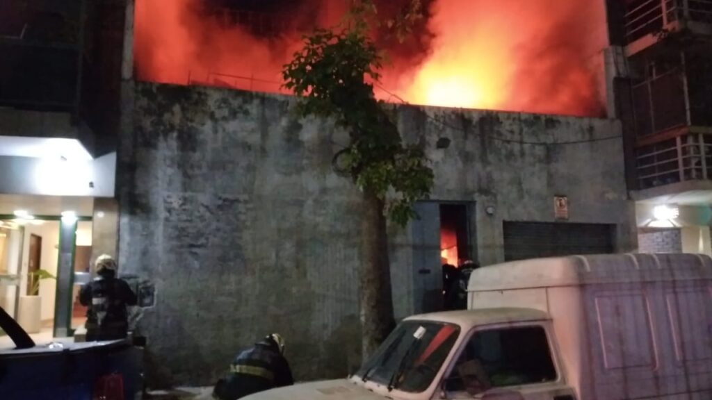 Murió un hombre en un incendio en una vivienda del barrio de Villa Crespo