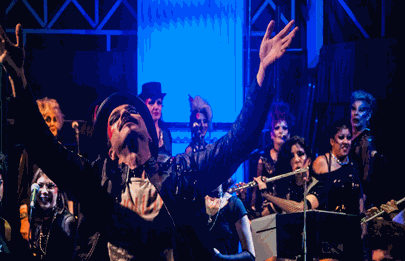 La Orquesta Atípica Catalinas Sur brinda serenatas para pasar la pandemia