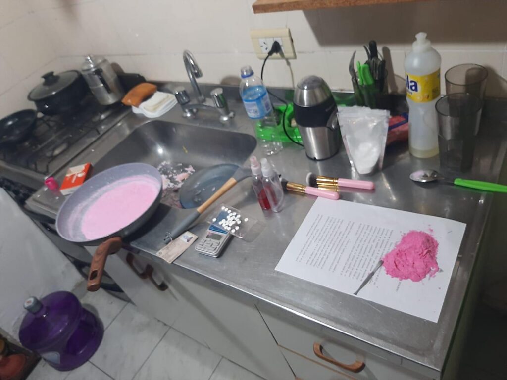 Mataderos: desarticularon una cocina de “cocaína rosa” y detuvieron a cuatro personas