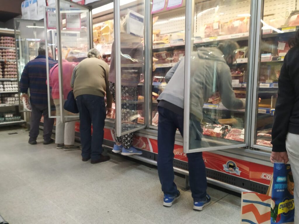 Varios supermercados de Saavedra venden los cortes de carne a precios populares acordados por Nación