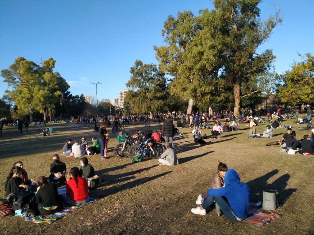 Los parques de Saavedra se llenaron al finalizar el confinamiento estricto