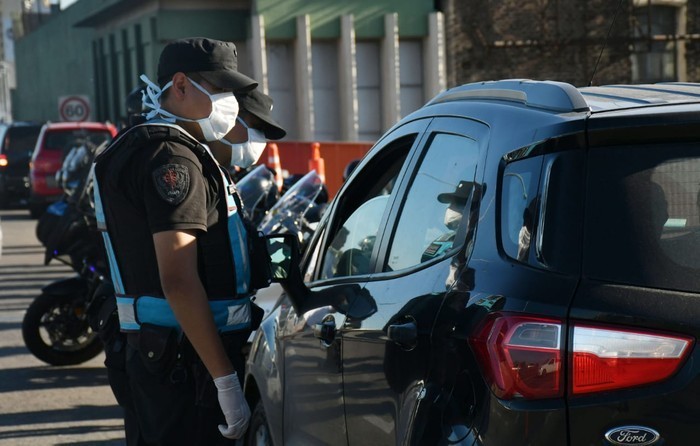 Rige el confinamiento y se realizan controles en los accesos y egresos de la Ciudad