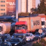 Extensas colas por controles en los accesos a CABA en primer día hábil del aislamiento estricto