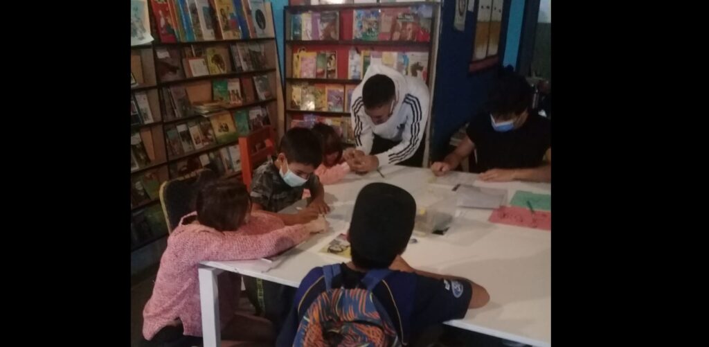 El Comedor de Santi ofrece clases de apoyo escolar gratuito en el Galpón de La Chilinga