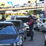 Continúan las demoras en el tránsito por los controles vehiculares en los accesos a la Ciudad