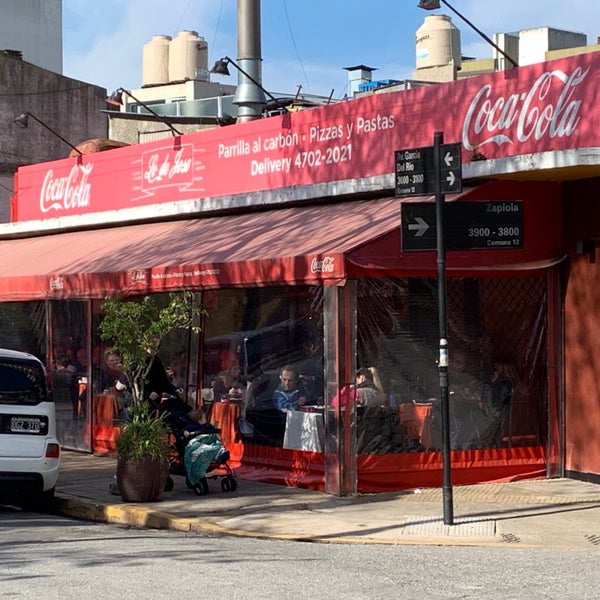 Denuncian reiterados robos de sillas en una reconocida parrilla del Parque Saavedra