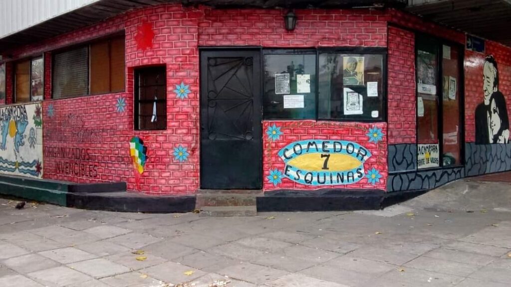 Hallan muerto a un hombre en un centro comunitario de Mataderos