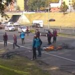 Villa Lugano: vecinos cortaron General Paz para denunciar guerra narco y la policía los desalojó