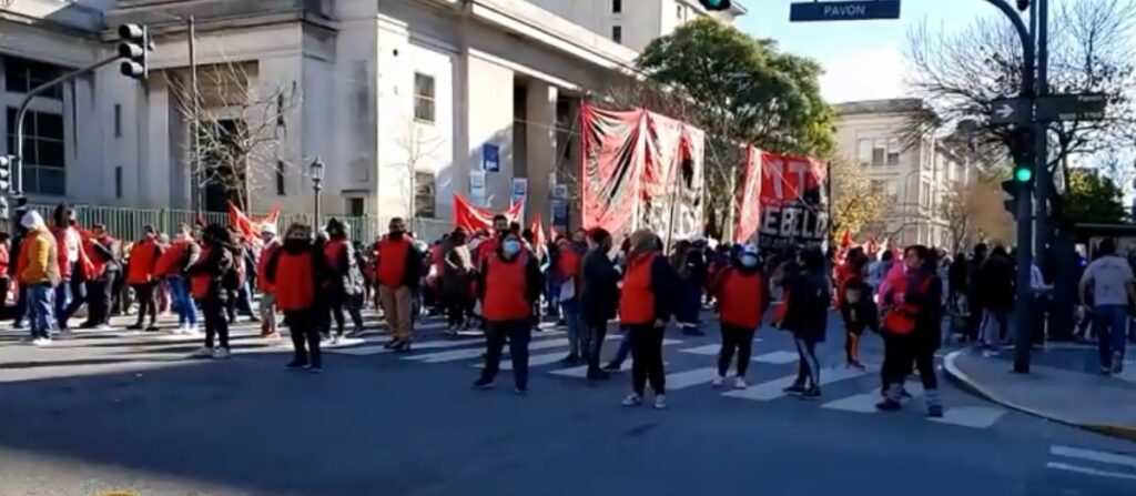 Constitución: el MTL protestó frente una sede Hábitat de CABA por la continuidad de una cooperativa