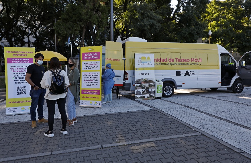 Amplían el horario de atención en las unidad móviles de testeo que recorren las 15 Comunas