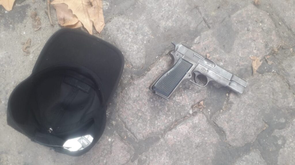 Coghlan: detienen a un ladrón armado gracias a una videollamada con la persona asaltada en su hogar