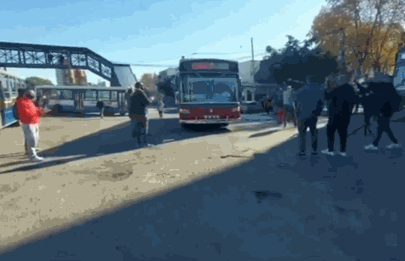 Emocionante homenaje a colectivero de la línea 109