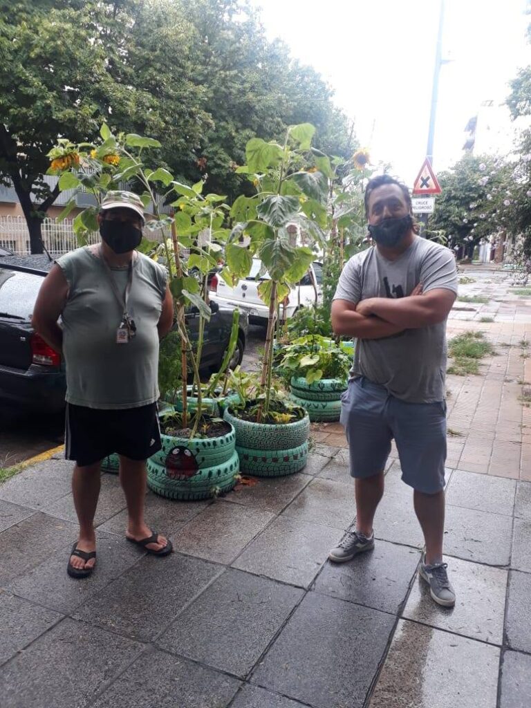 Impulsan una Ley para fomentar las huertas en las veredas porteñas