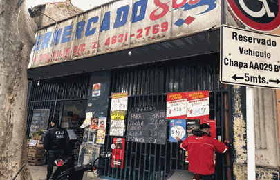Procedimiento judicial en un supermercado chino de Flores