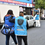 Allanamientos en Once y Almagro para desbaratar una banda que falsificó barbijos del Conicet