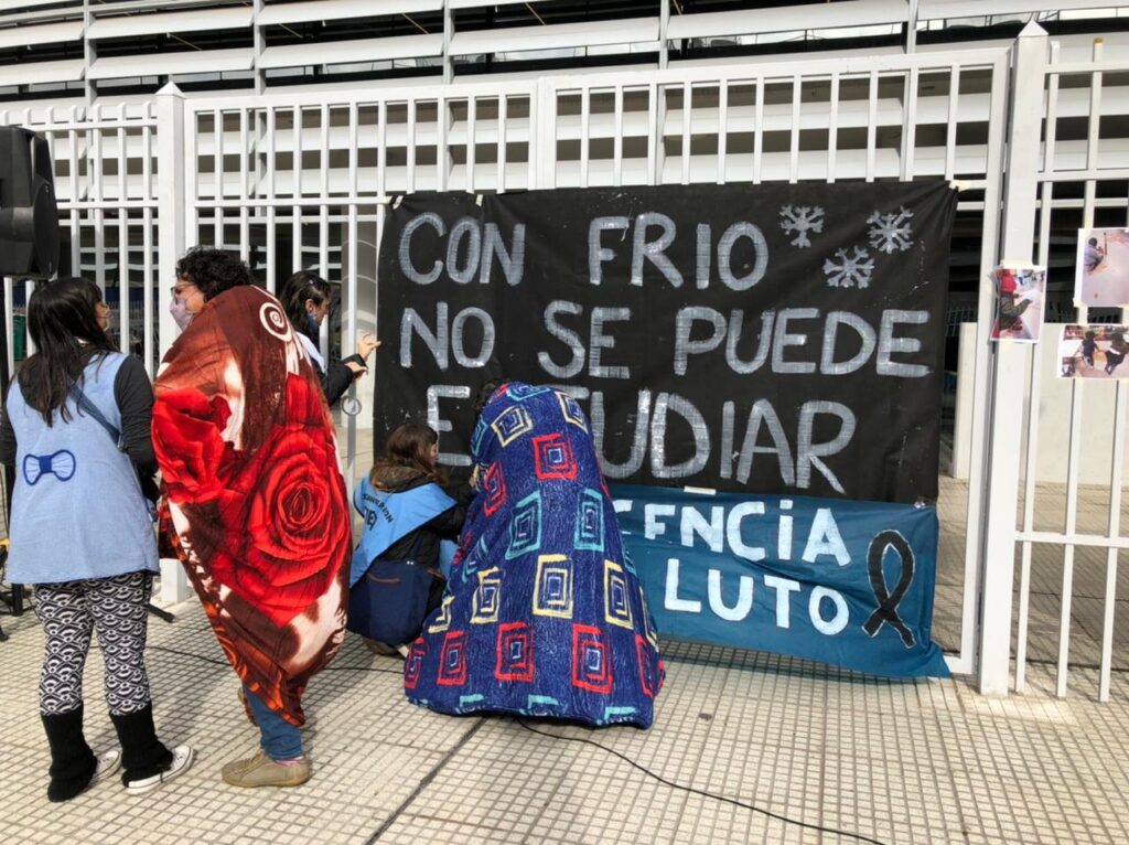 UTE realizó un “frazadazo” para reclamar contra las clases presenciales