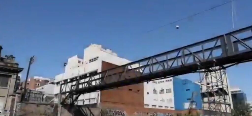 Trenes Argentinos reinaugura el puente peatonal de Bustamante del tren Sarmiento