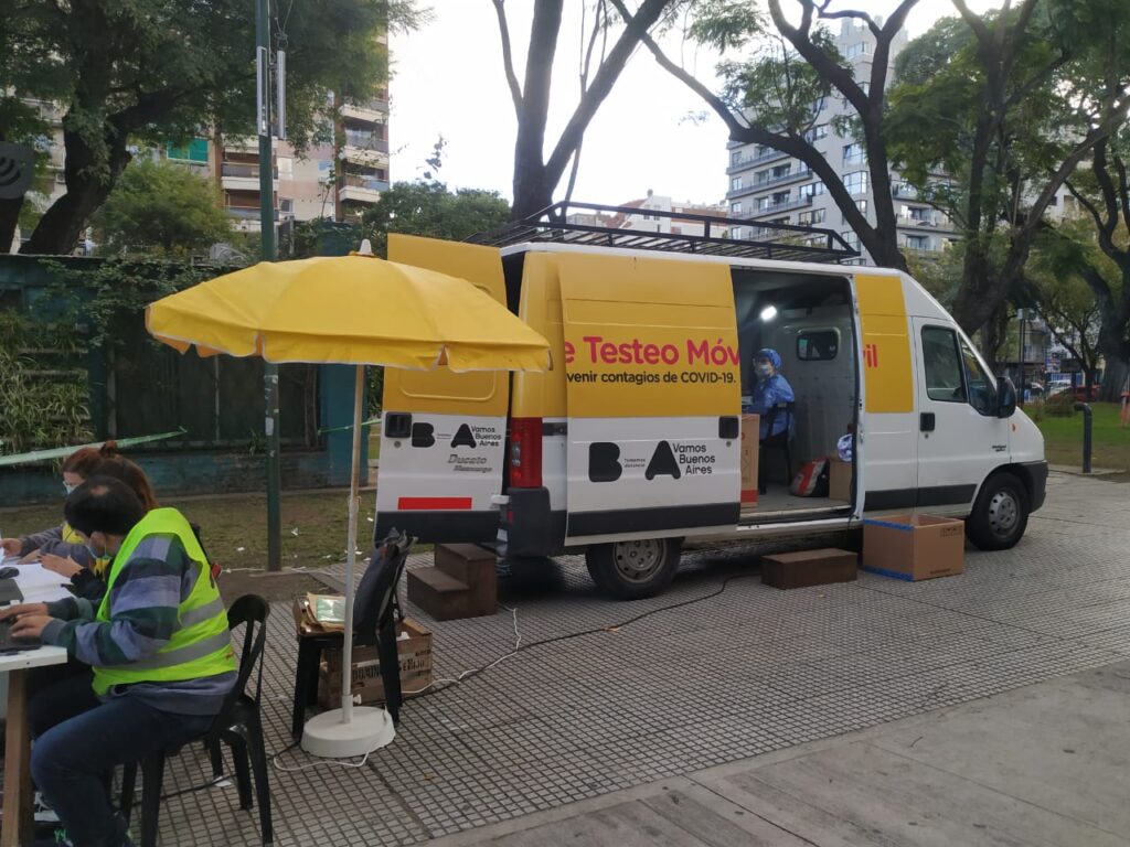 La Unidad Móvil de Testeo de la Comuna 12 continúa esta semana en Plaza Echeverría