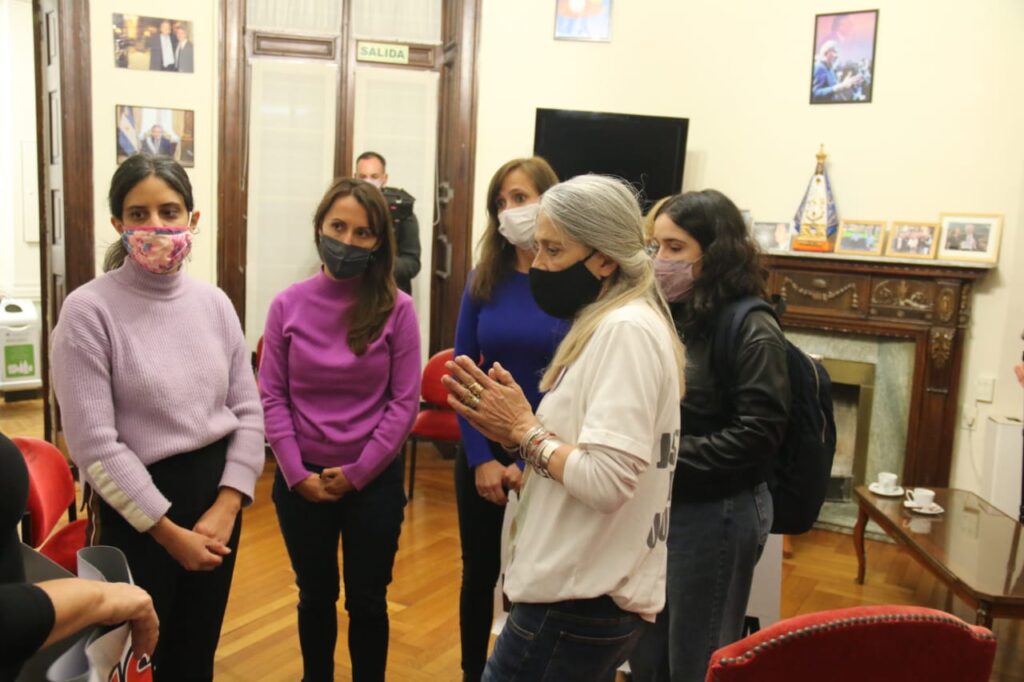 Ni Una Menos: legisladores del FdT recibieron a familiares de Úrsula Bahillo, víctima de femicidio