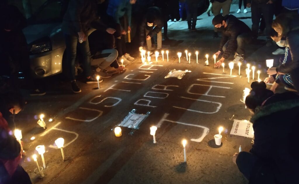 Acto con velas en el Pasaje Zárate: familiares y amigos pidieron “Justicia por Juan y que se sepa la verdad”