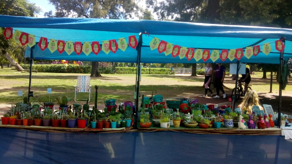 Tras casi un mes de inactividad por el confinamiento, el fin de semana regresa la feria del Parque Saavedra