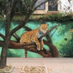 El muralista Jeremias Presutti pintó un jaguar gigante a metros del Parque Saavedra