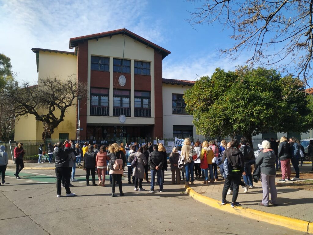 “Rosana presente”: emotivo acto en homenaje a la docente de la escuela Naciones Unidas fallecida por Covid