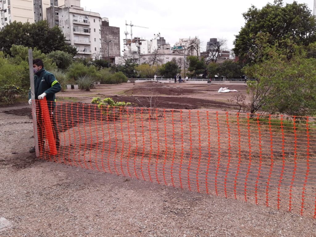 Tras los reclamos de vecinos, iniciaron las mejoras en la Plaza Manzana 66