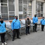 Con dinero incautado a ladrones de bicicletas en Saavedra, la Policía donó camillas al Hospital Ramos Mejía