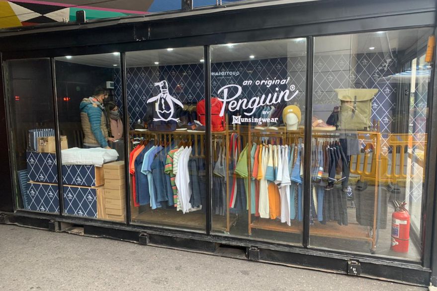 El Alto Palermo instaló 10 contenedores con comercios sobre la calle Arenales
