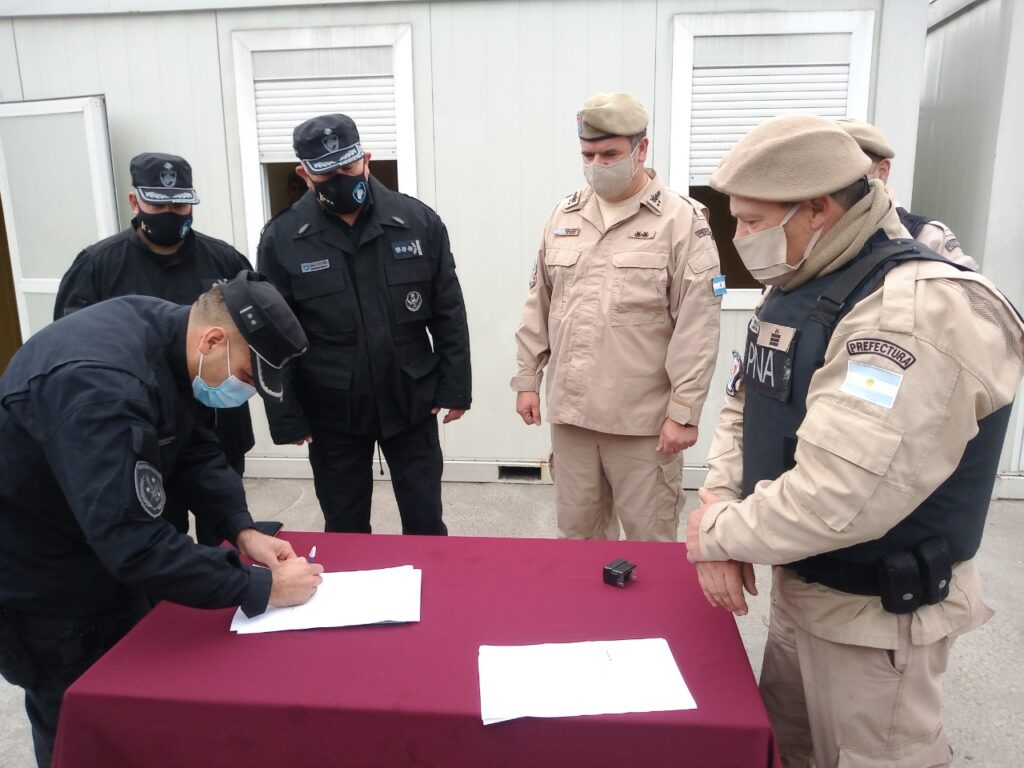 Prefectura entregó sus destacamentos de Villa Lugano y Parque Avellaneda a la Policía de la Ciudad