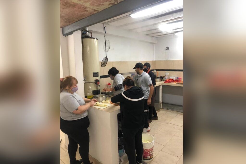 Barrio Mitre: el nuevo comedor comunitario Manos Unidas entrega cenas tres veces por semana