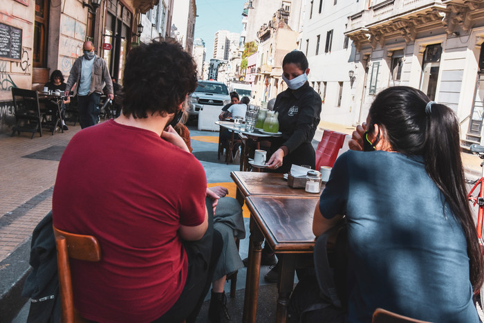 Ciudad flexibiliza actividades, permite circular hasta medianoche y reabre shoppings