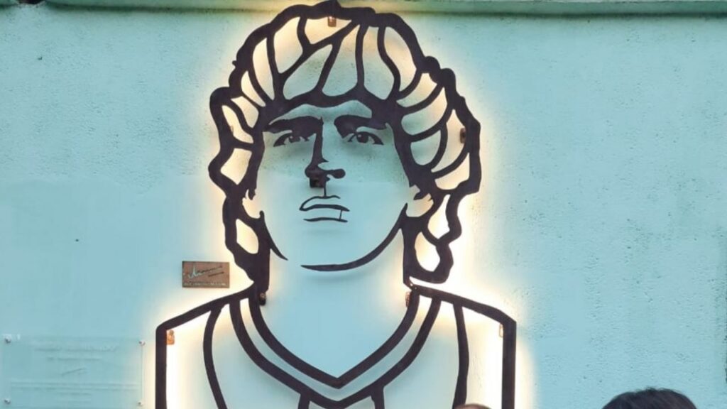 Club Villa Mitre: piden declarar de “Interés Cultural” el mural Diego Iluminado, de Alejandro Marmo