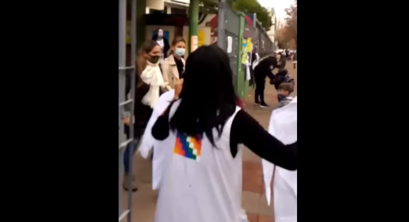 Previo a un paro de 48 horas, docentes escracharon a Soledad Acuña por los maestros fallecidos por covid